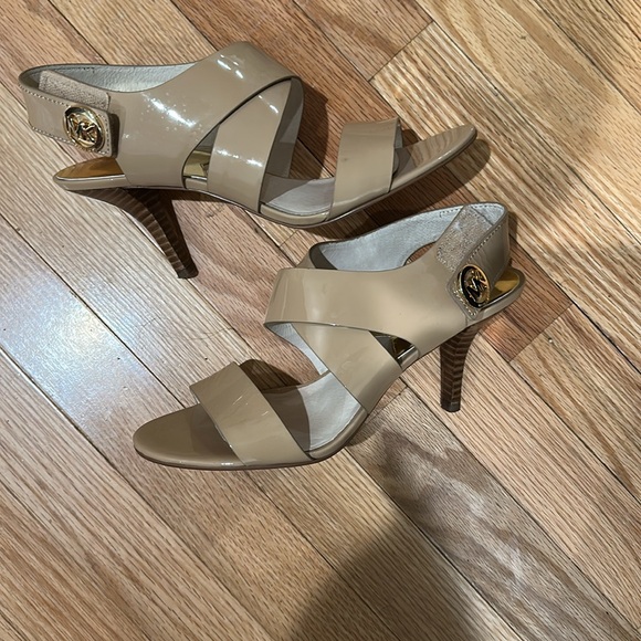 Michael Kors Joselle Open Toe Womens Patent Leather Strappy
sandal
Size 9M - Picture 4 of 8